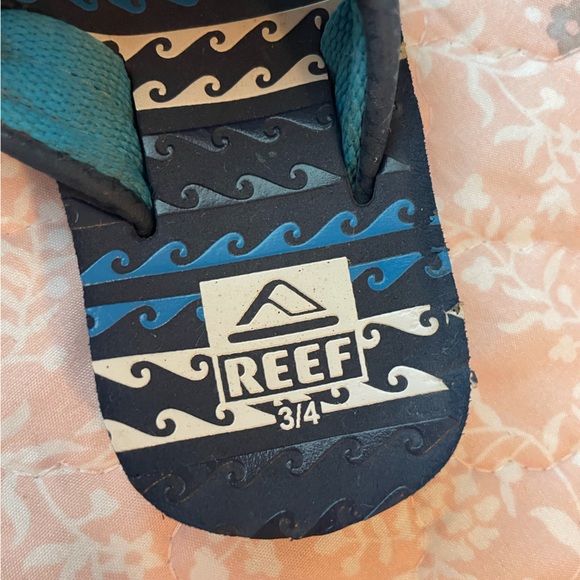 Reef Toddler flip-flips w/elastic sling back. Very good used condition. Sz 3-4 - Picture 4 of 6